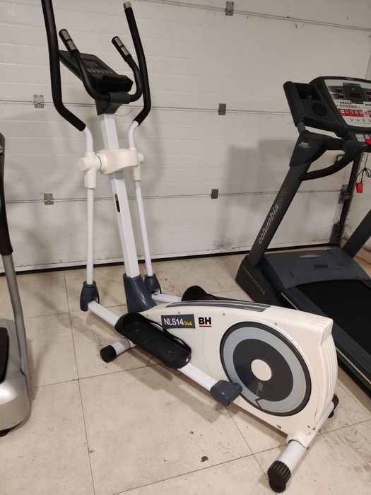 Passadeira elíptica  plataforma vibratória