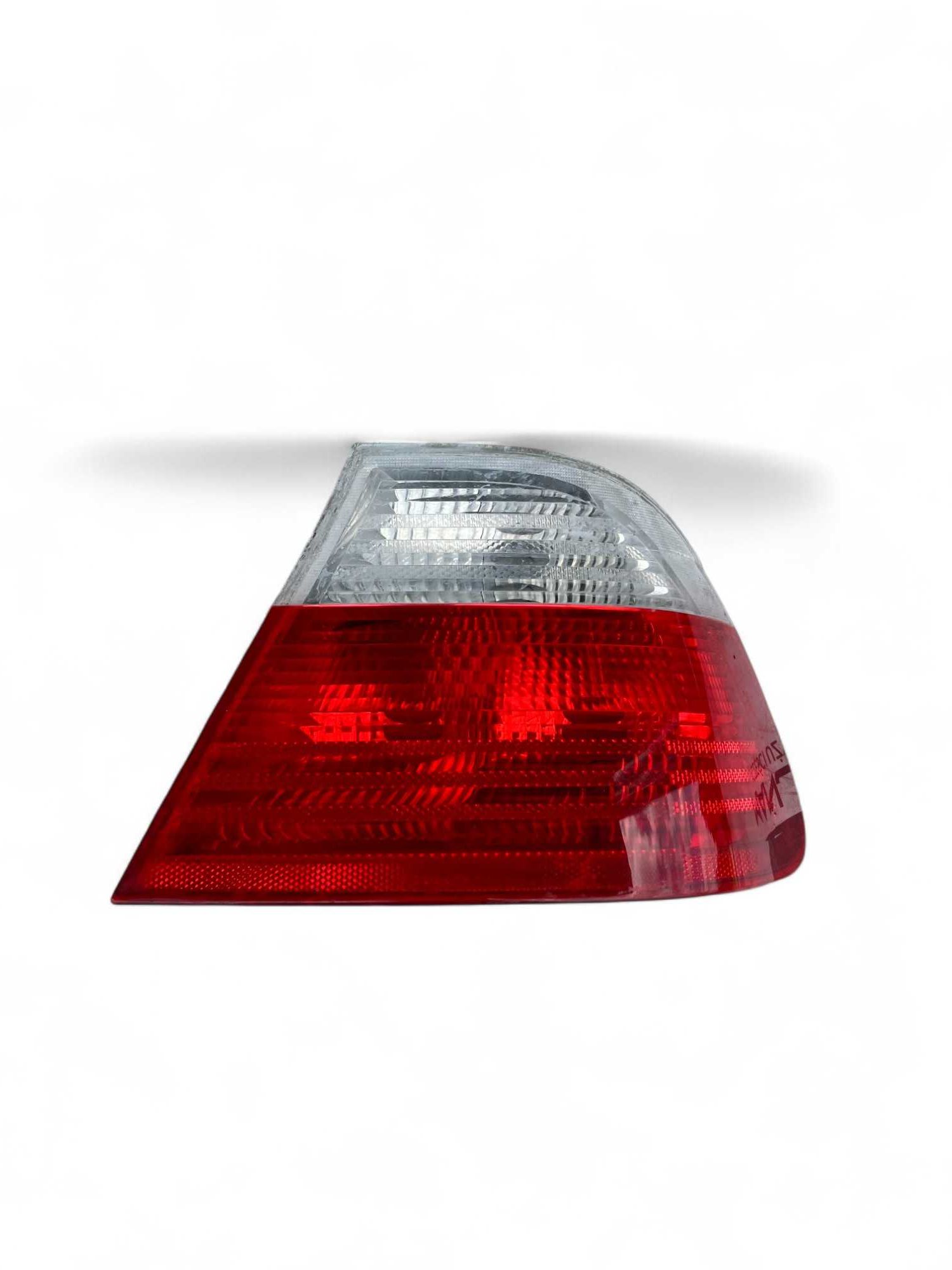 Lampa prawy tyl tylna prawa BMW E46 COUPE Mpakiet bialy kierunek
