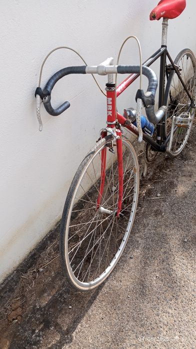 Bicicleta de ciclismo  em bom estado
