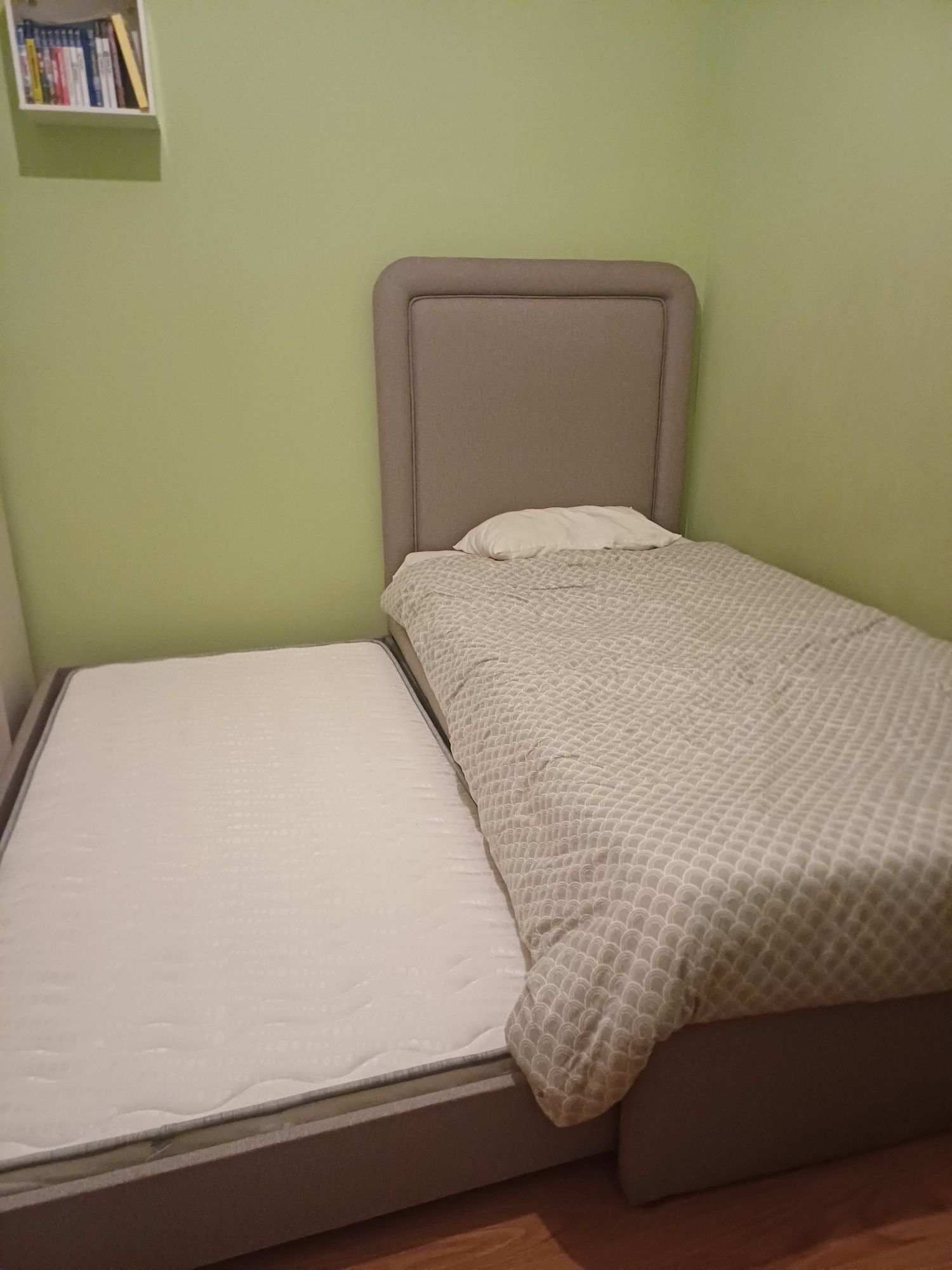 Cama dupla de solteiro