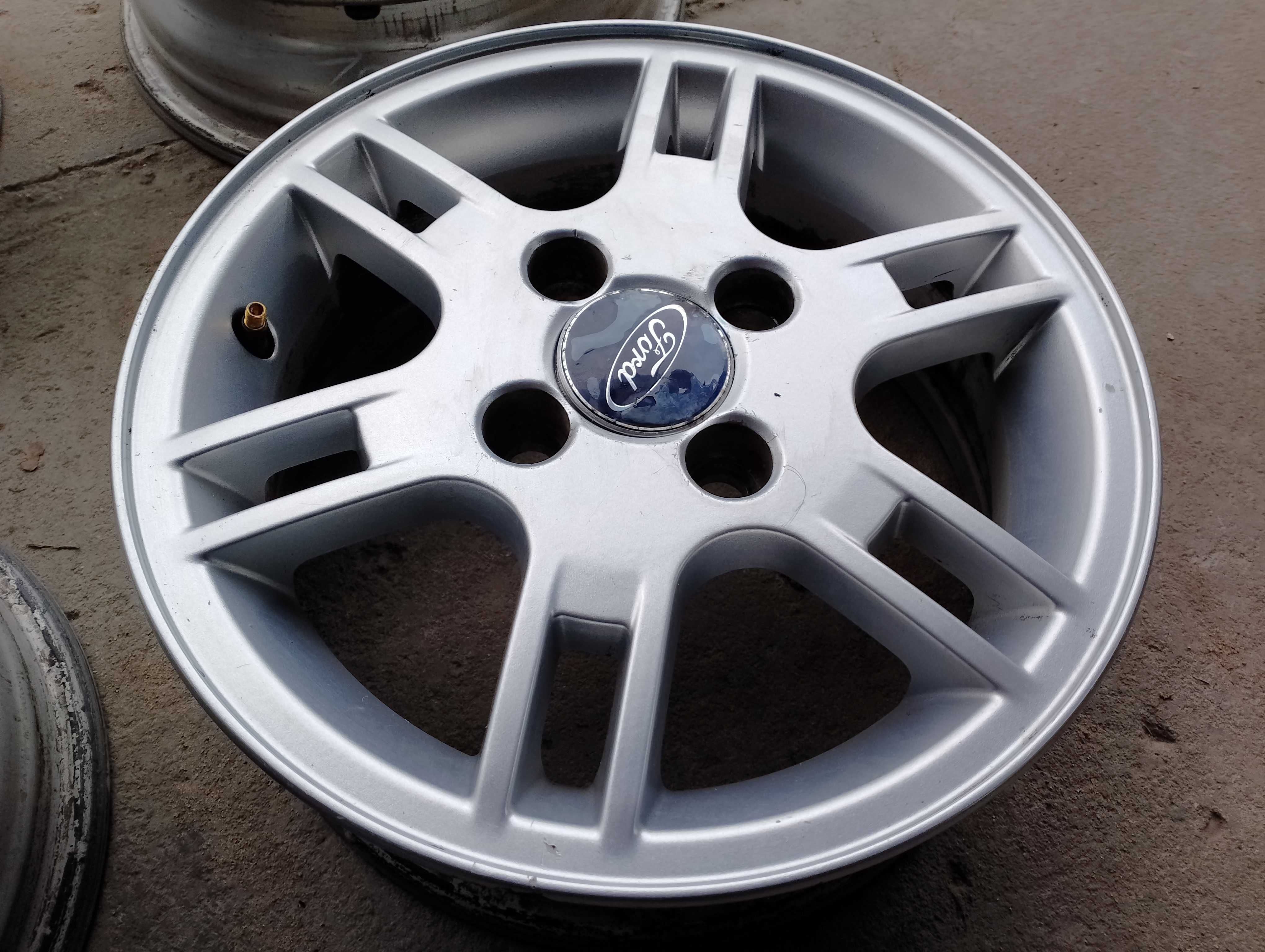 Felgi Aluminiowe Ford 5Jx14'' 4x108 ET36 Obrzycko A104