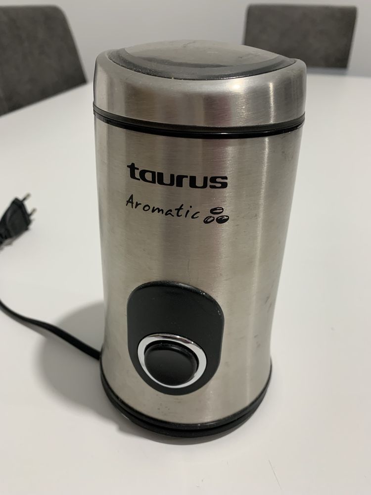 Moinho de café taurus