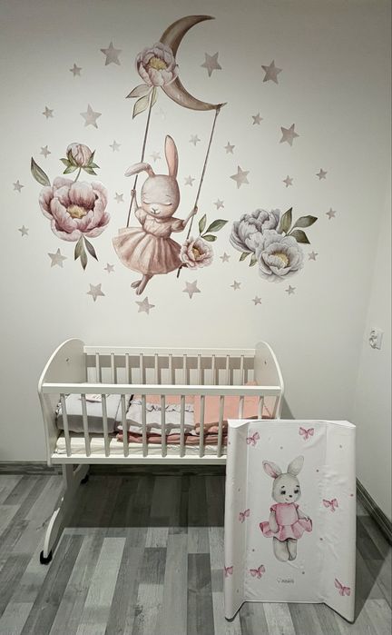 Kołyska na kółkach.