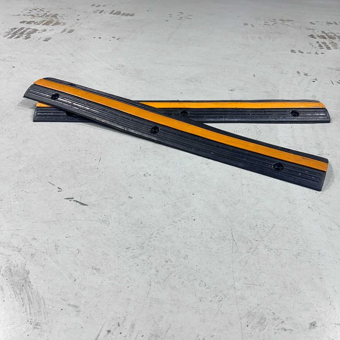 Lombas de Borracha com Passagem de Cabos