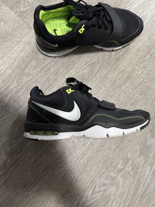 Жіночі кросівки Nike Air Max Trainer One 23.5