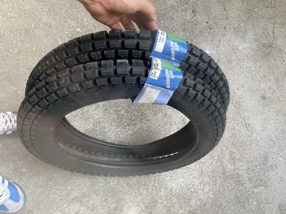 Pneu 3.25 18 novos
