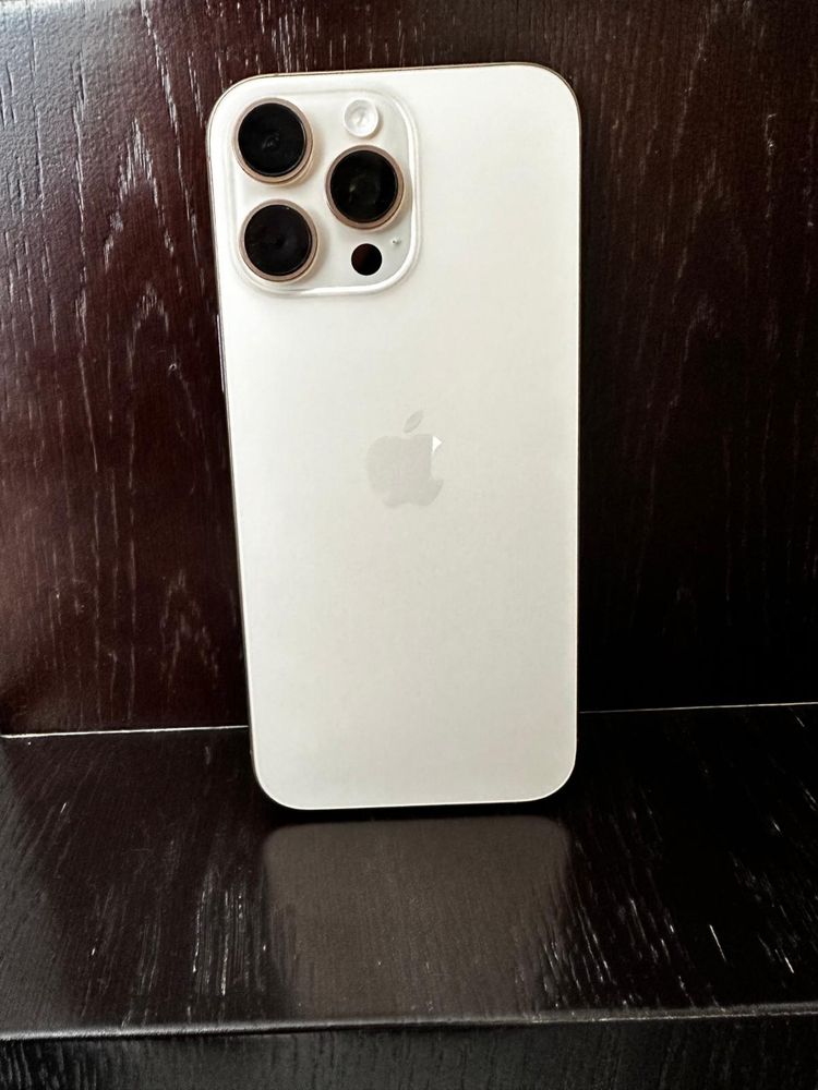 Iphone 16 pro max Titanium Desert