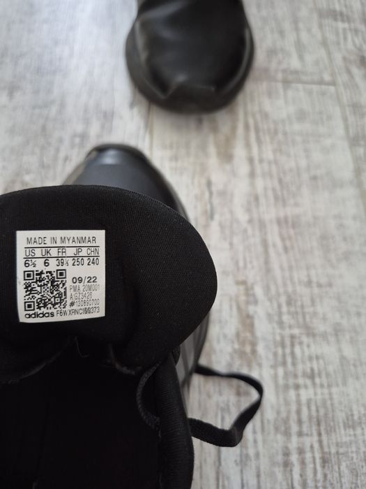 Adidas czarne adidasy dla chłopca 39 1/3