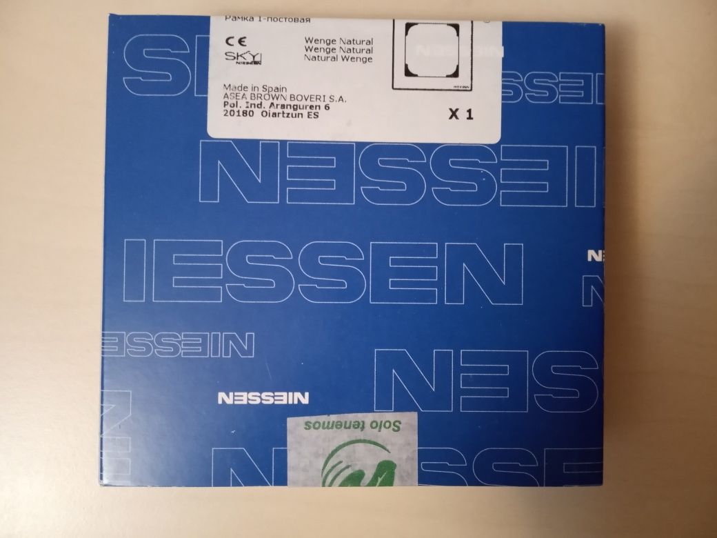 Продам рамку для выключателя Niessen, 8571 wn