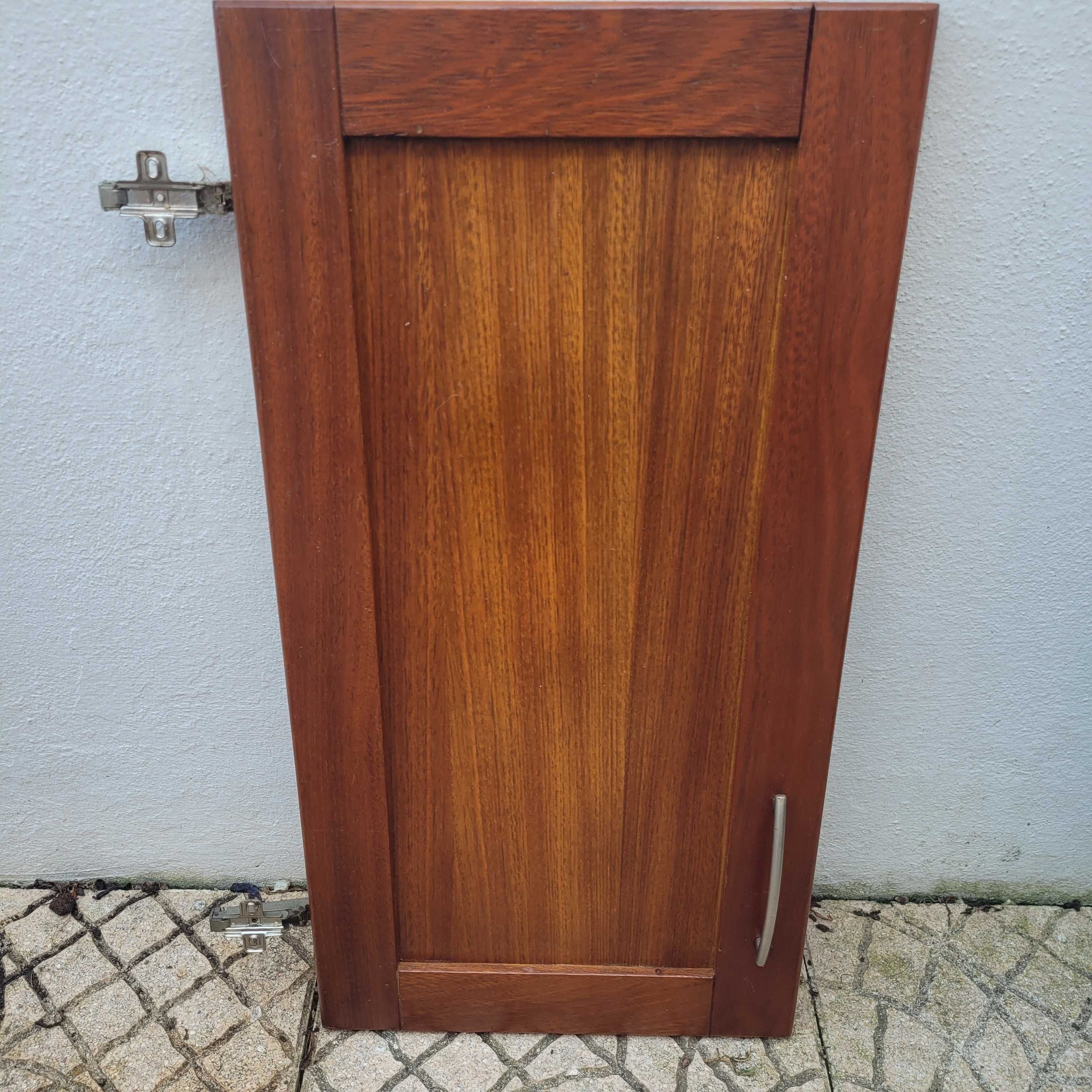 Portas/Gavetas de Cozinha com Ferragens