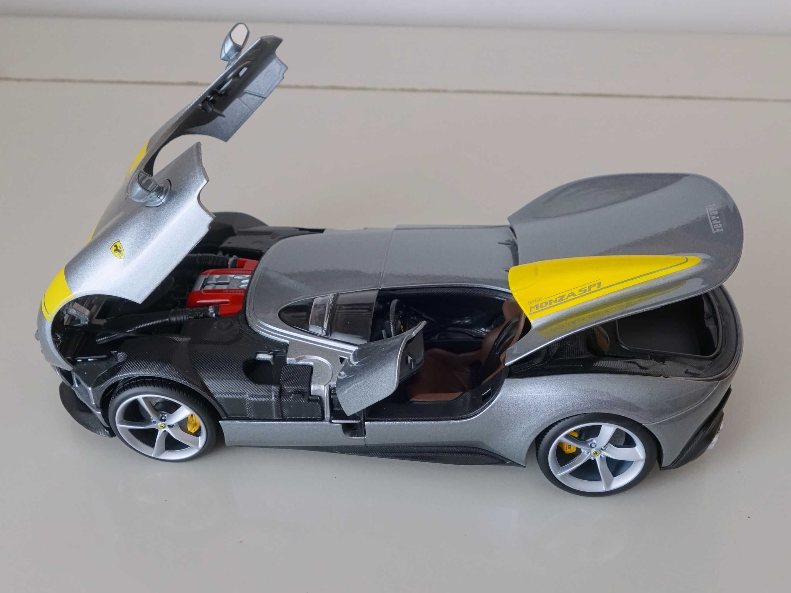 Miniatura de coleção Ferrari SP1, escala 1:18 - Burago