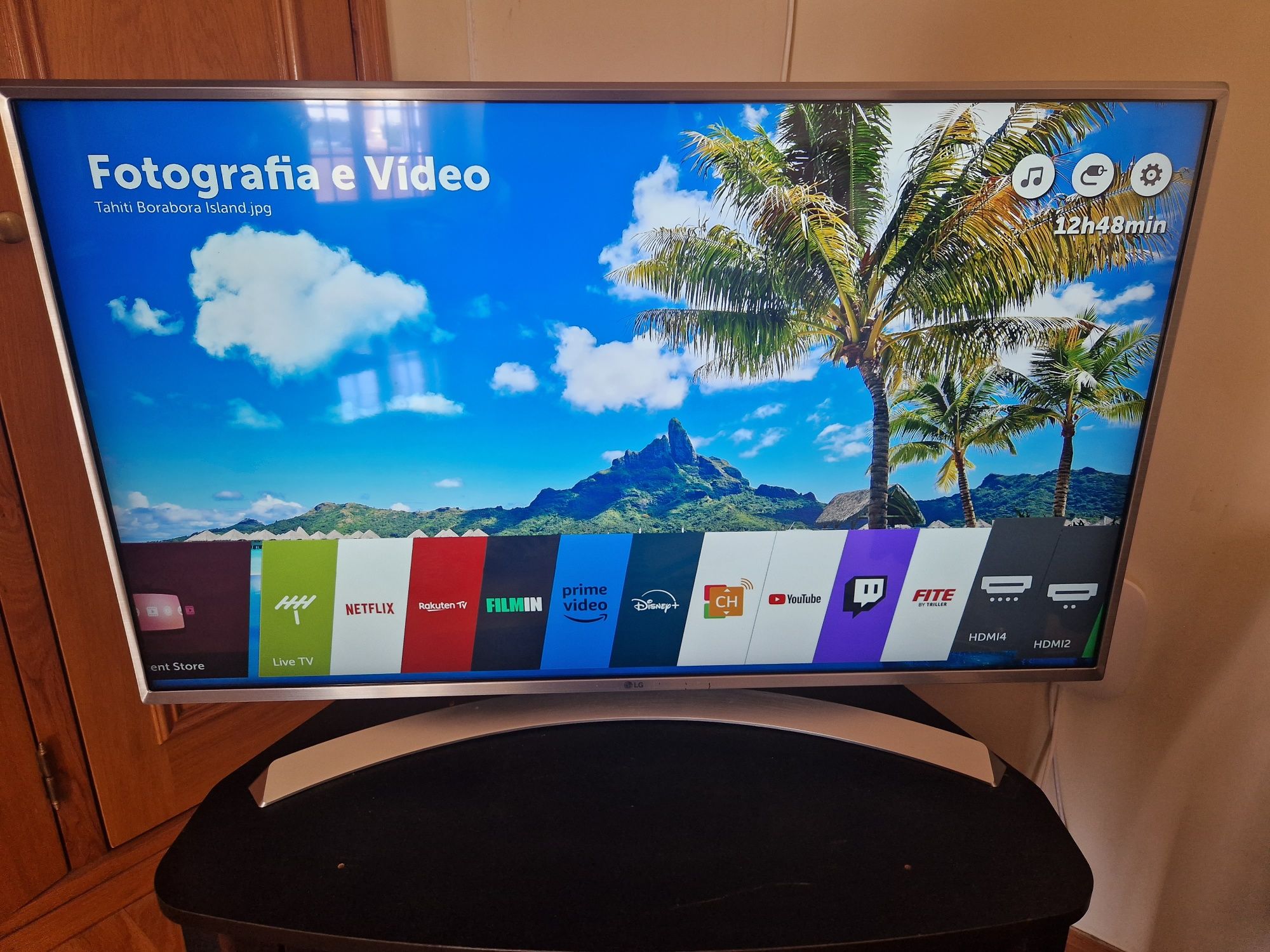 43" LG Ultra HD 4K TV - 43UJ701V