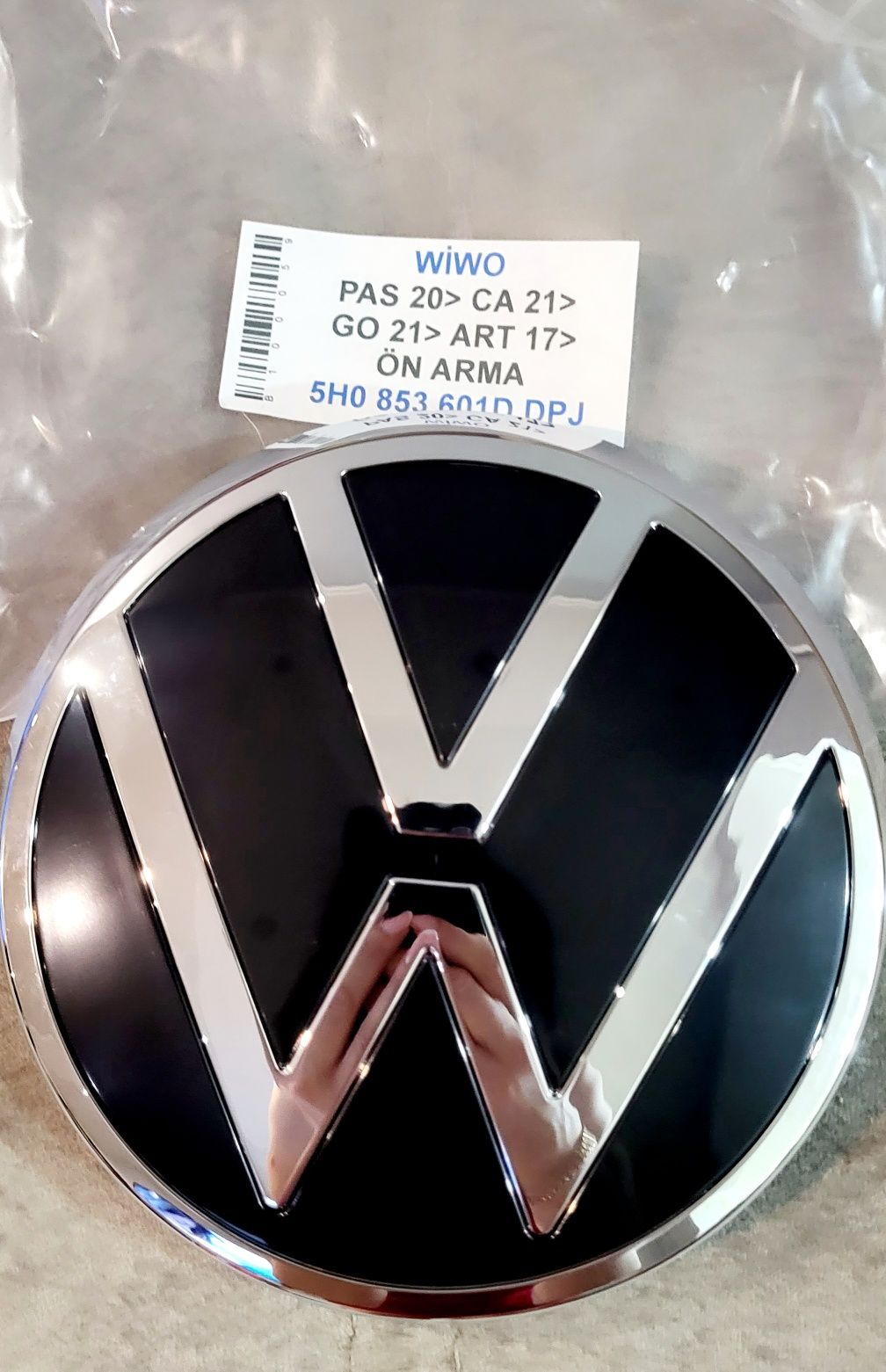 Эмблема на решетку радиатора Volkswagen PASSAT 20+ Caddy, GOLF, ARTEON