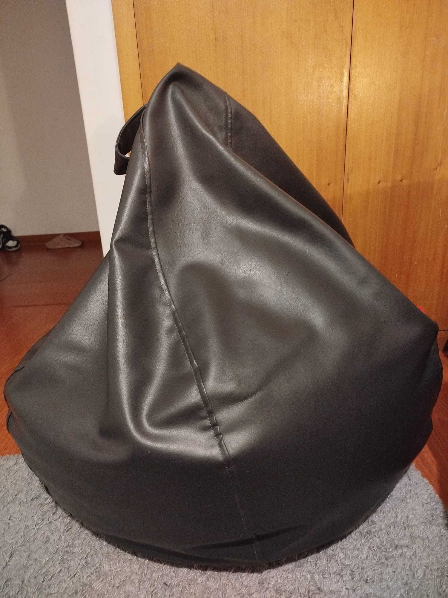 Puff preto espaço kasa