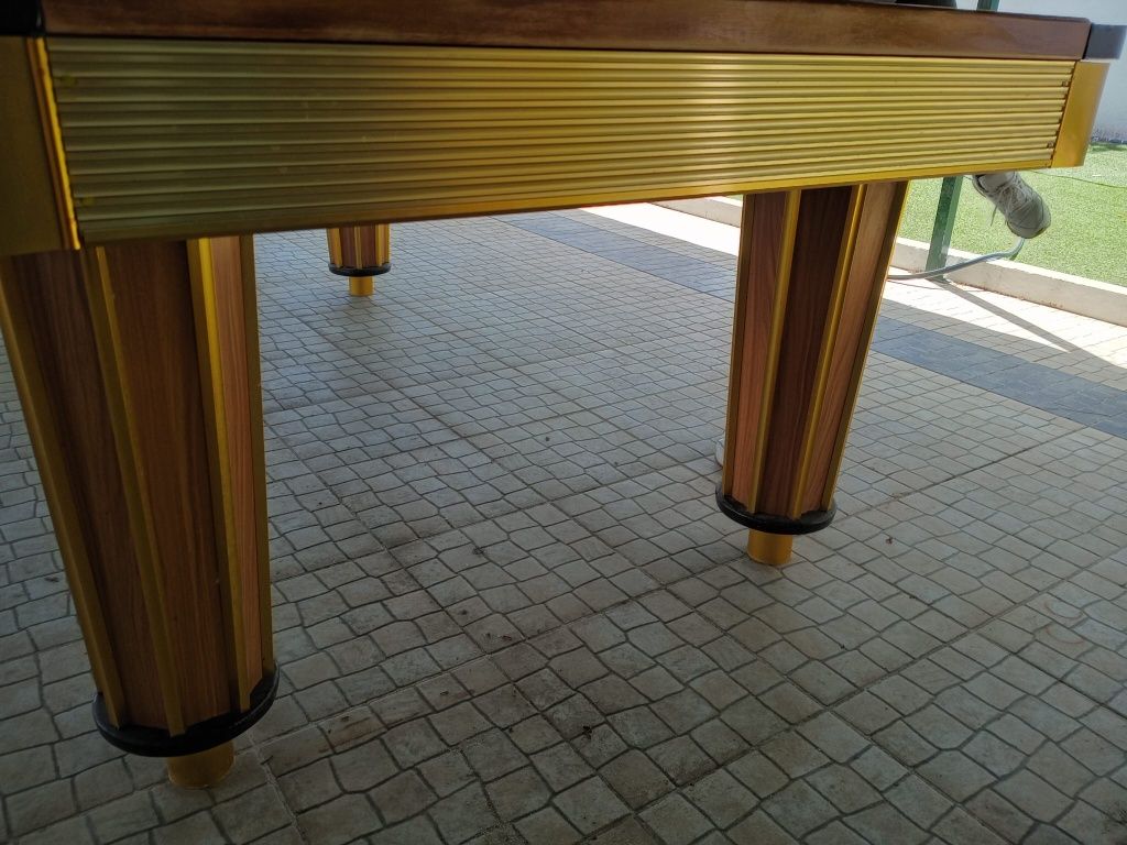 Mesa de snooker bem estimada