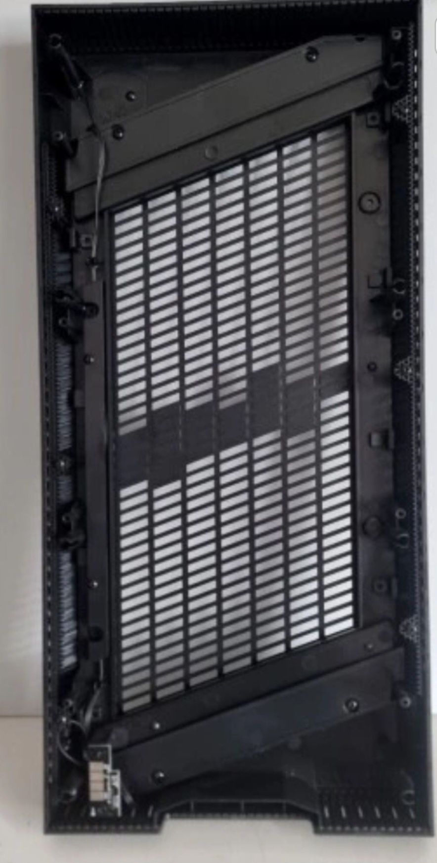 Przedni panel obudowy komputerowej MSI MPG Velox 100P