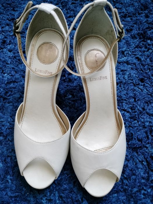 Sapatos brancos 37