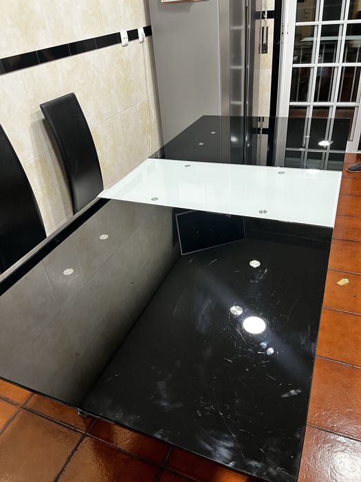 Mesa de Jantar em vidro