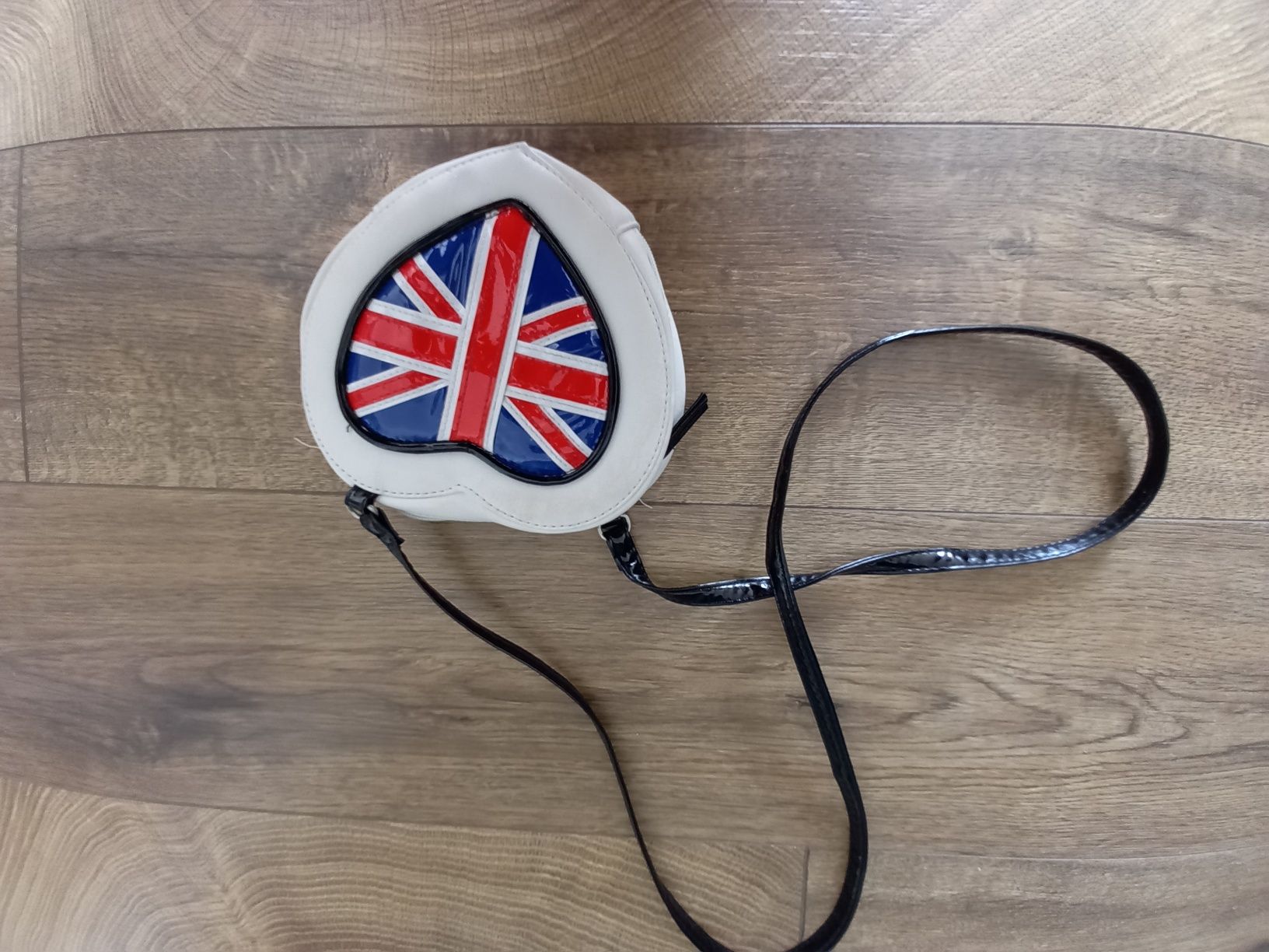 Torebka primark w kształcę serca z flaga Uk