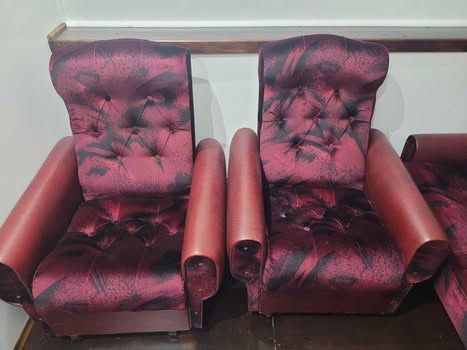 Sprzedam wersalkę w komplecie z fotelami