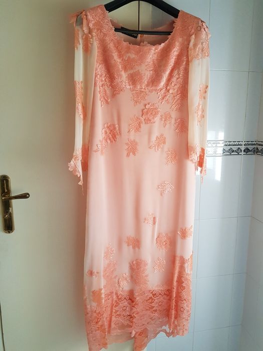 Marque a diferença, com este lindo vestido novo, de festa  ou cerimóni