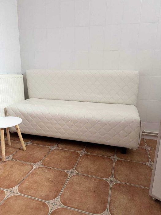 Mała sofa do salonu kosmetycznego