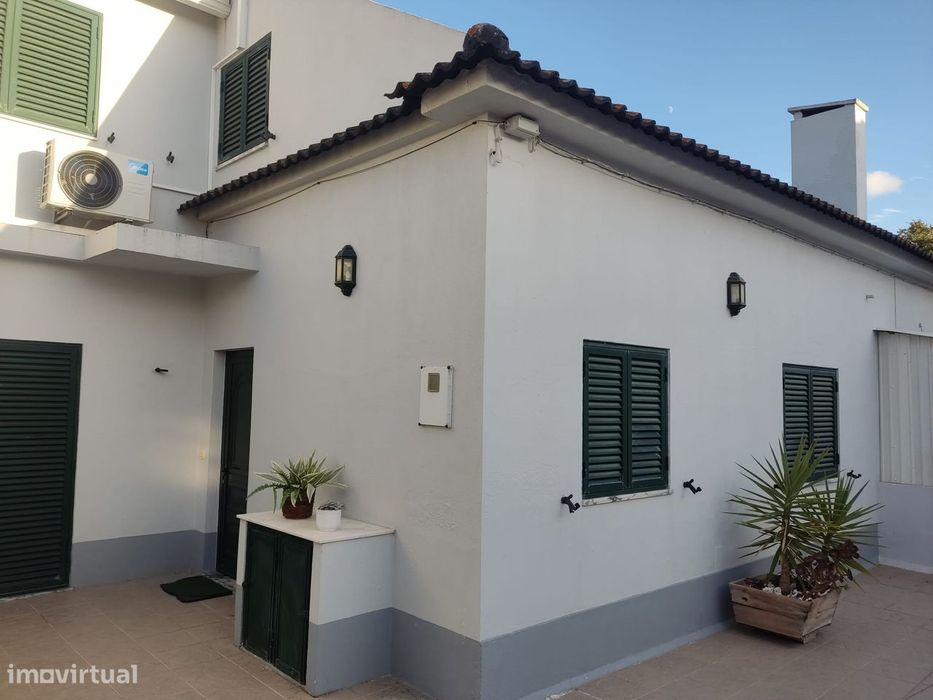 Vivenda Remodelada com 2 pisos – Carregado - Alenquer