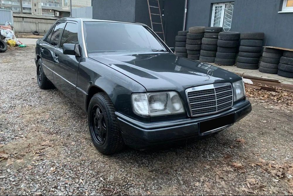 Mercedes-Benz E-Class 220