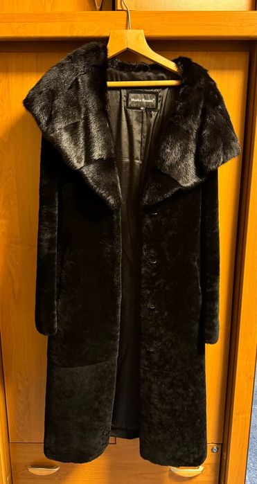 Шуба мутоновая с норковым капюшоном