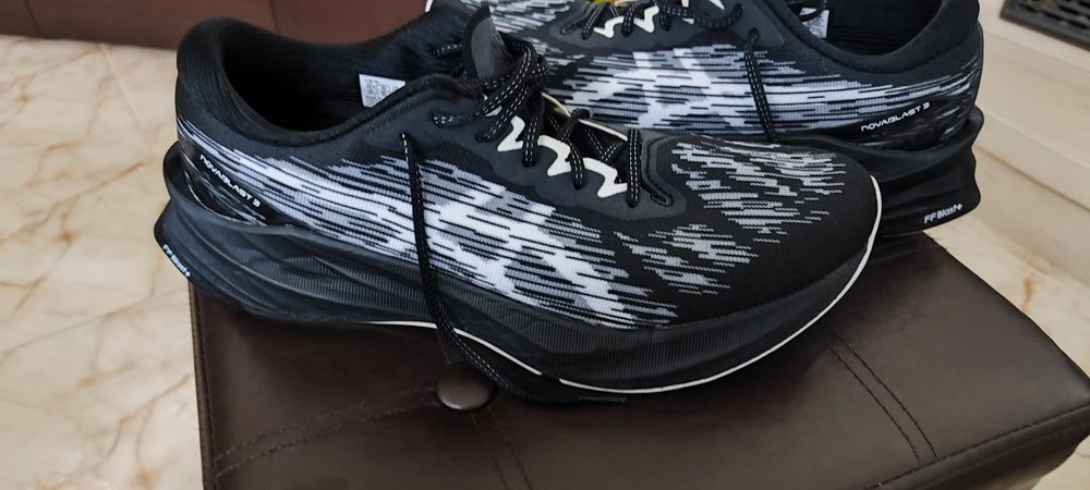 ASICS Novablast preto