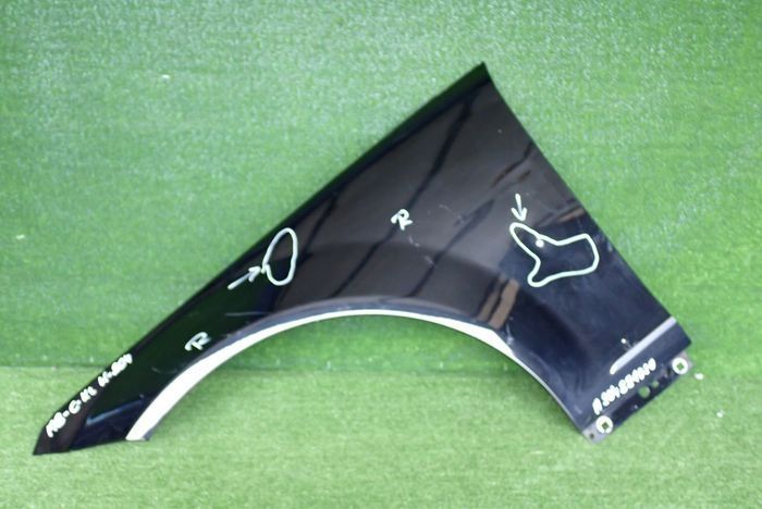 MERCEDES W204 204 C-KLASA błotnik lewy przedni przód