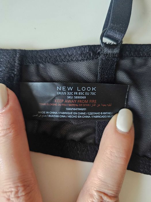 Bralet preto e nude com renda