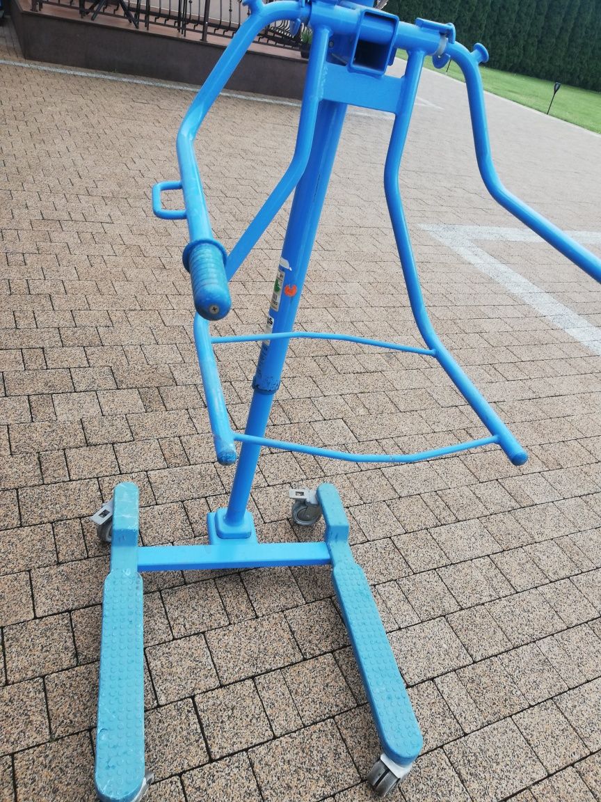 Starocie stary wózek inwalicki z podnośnikiem hydraulicznym