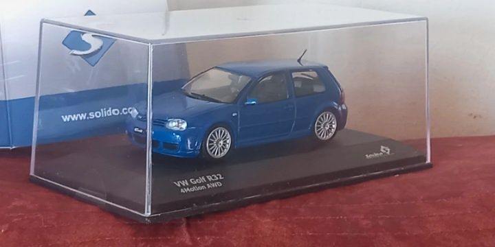 Golf R32 escala 1:43