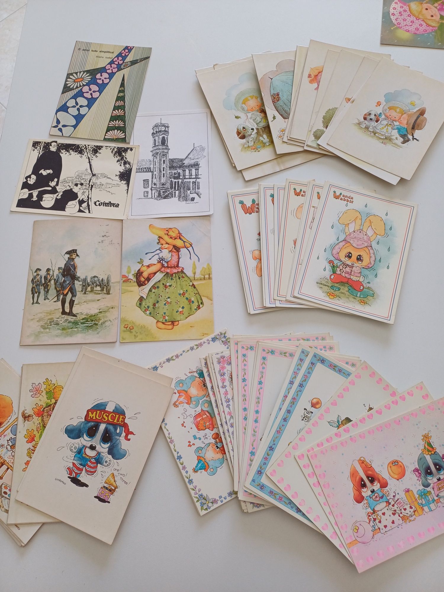 Mais de 200 postais, maioria anos 80