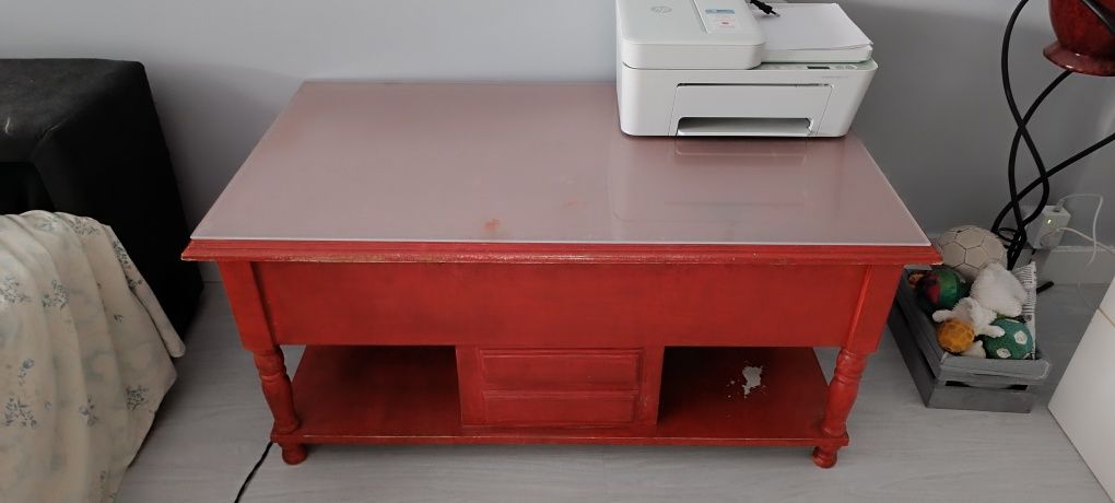 Vendo mesa de madeira maciça. Usada
