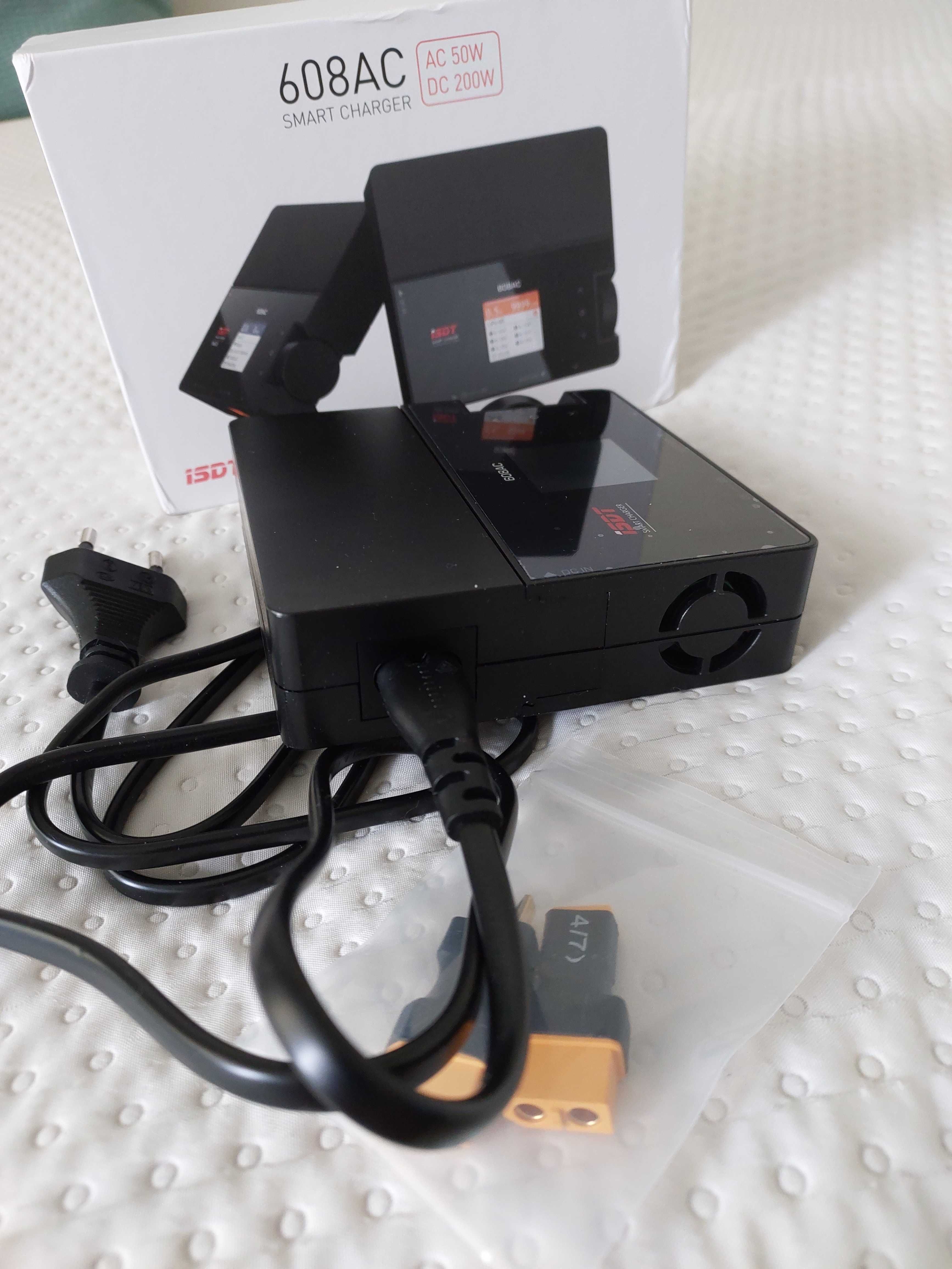 Ładowarka ISDT 608AC podwójne zasilanie AC 50W/ DC 200W