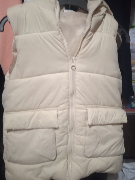 Жилетка, безрукавка на дівчинку