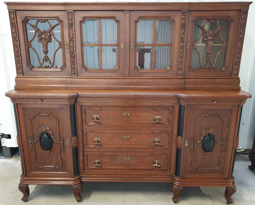 Antyk Ślicznie zdobiony dębowy kredens bufet. Meble z Francji - XIX w