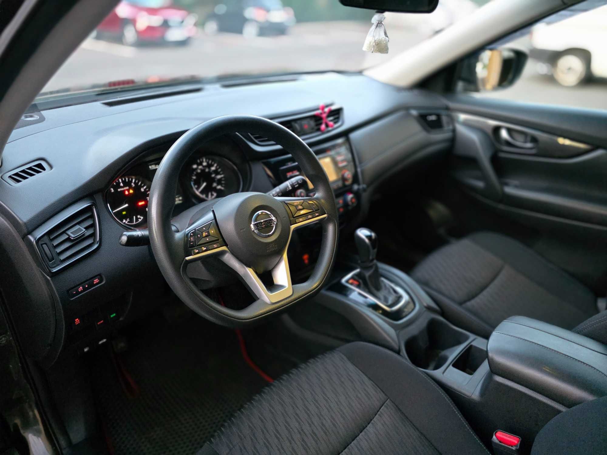 Nissan Rogue 2017, 2.5л передний привод