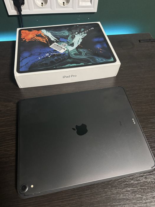 iPad Pro 12.9 3Gen 2018 LTE 64GB + Apple Magic Keyboard A1998