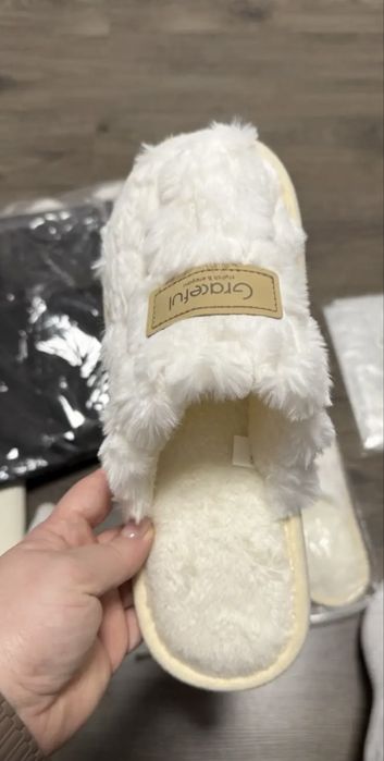 Тапки жіночі Теплі закриті білі хутряні 38 розмір 24,5 см устілка
