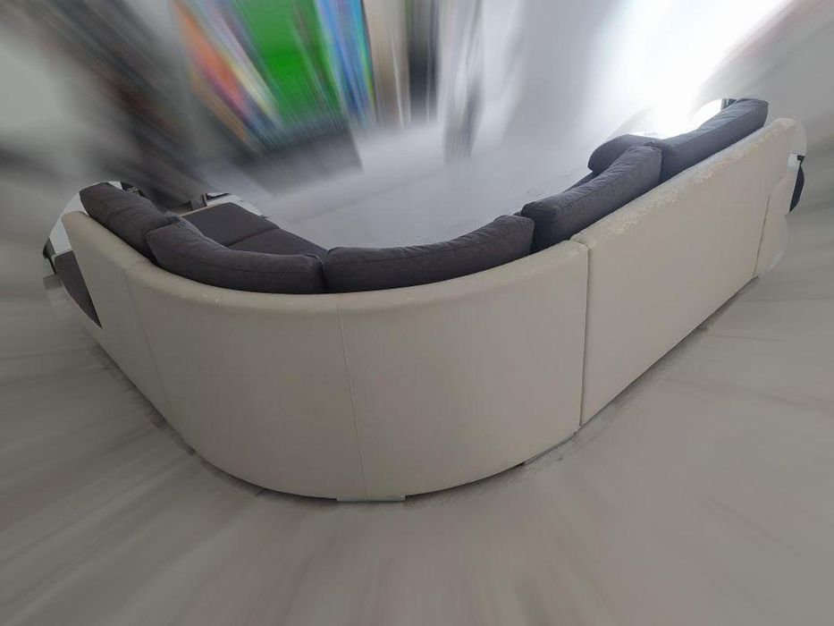 Sofá de canto cinzento e branco