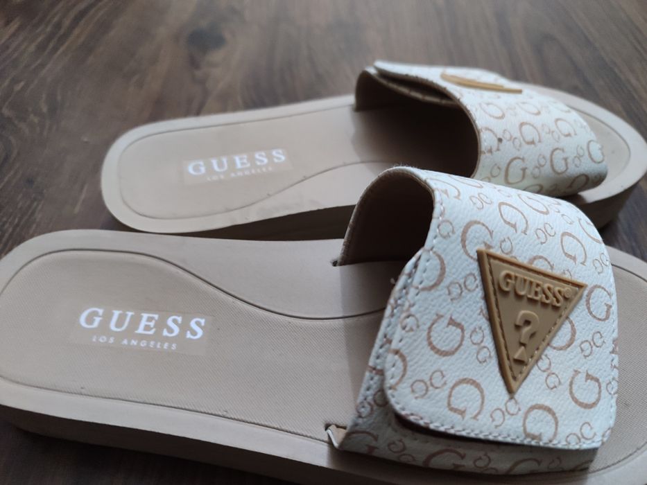 Білі шльопанці guess оригінал