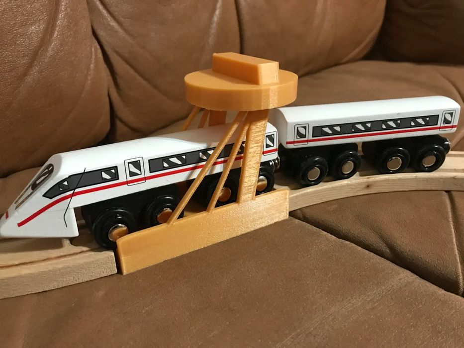 Ponte SNP em Bratislava - Eslováquia para Comboios