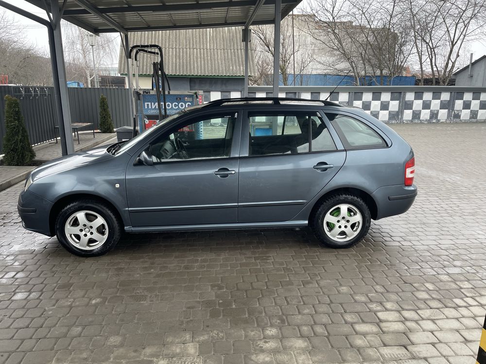 Продам авто шкода фабія 2006 рік мотор 1.4 16 клапанів авто на ходу