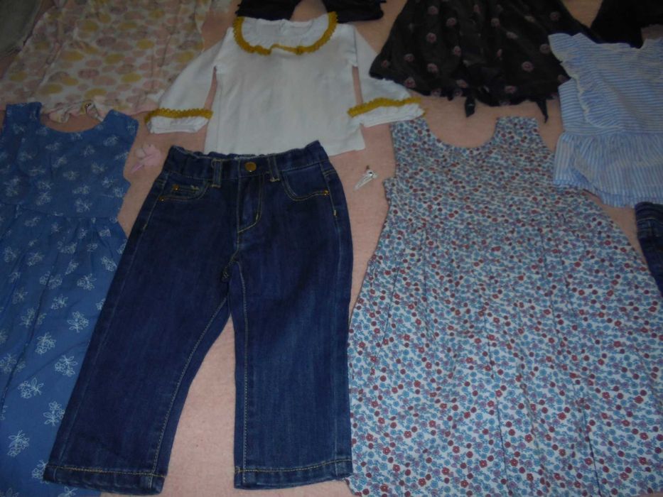 lote de roupa de menina o chapéu branco