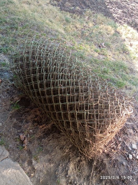 Сітка металева, з великими ячейкамии