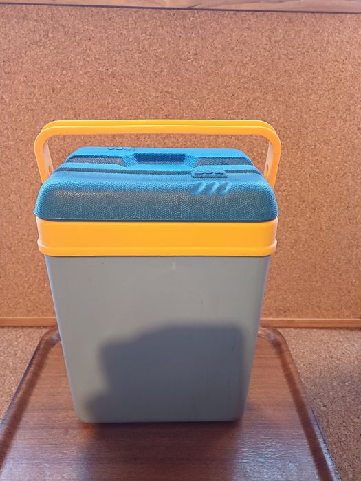 Arca frigorífica portátil, ideal para campismo, praia, viagem.