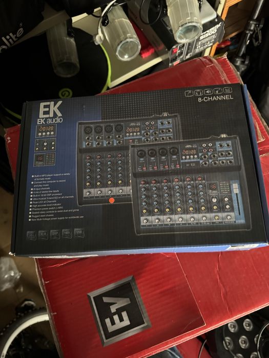 Mesa de mistura 8 canais EK KT-08UP